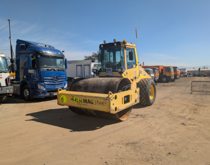 Compactador Bomag D211W 1