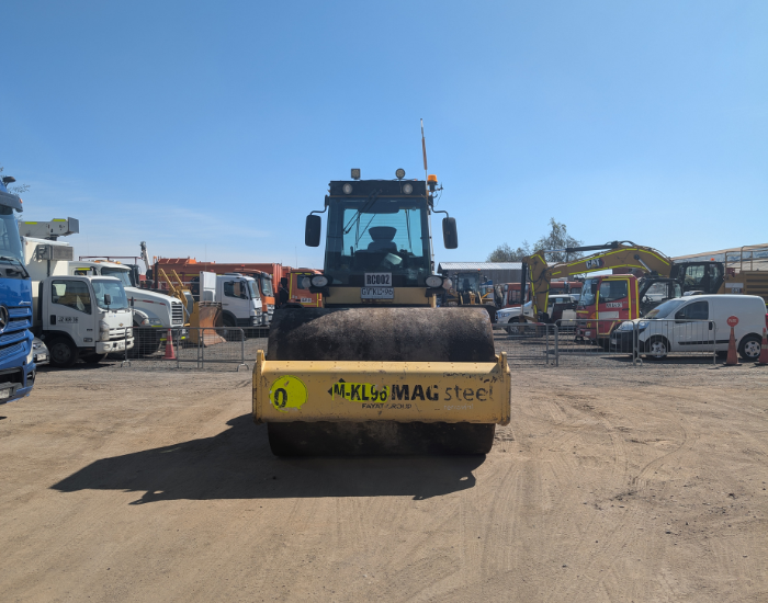 Compactador Bomag D211W 2