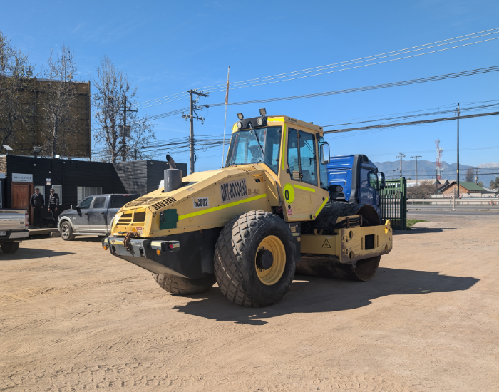 Compactador Bomag D211W 5