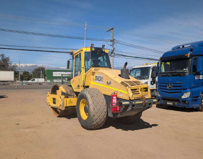 Compactador Bomag D211W 7
